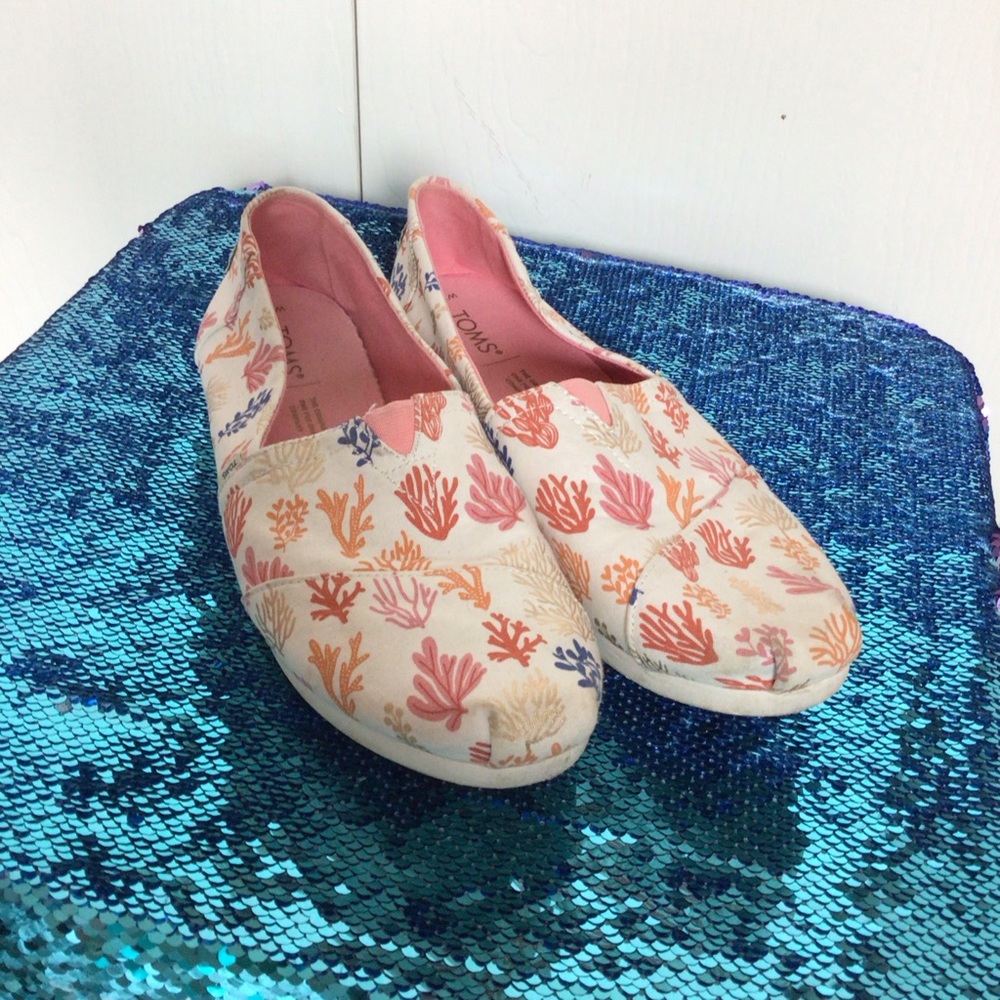Very lightly used ladies CORAL Toms sz 8.5